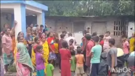 মানিকচক: চার দিন অতিক্রম হলেও দেহ সৎকার্য করল ছাত্রর পরিবার, কেদারটোলায় বড় ফ্রিজ আনা হল মৃতদেহ রাখার জন্য