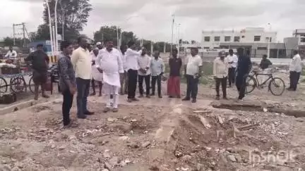 ಸಿಂಧನೂರು: ನೂತನ ಬಸ್ ನಿಲ್ದಾಣ ನಿರ್ಮಾಣ ಮಾಡಲು ಸ್ಥಳ ಪರಿಶೀಲನೆ, ಅಧಿಕಾರಿಗಳೊಂದಿಗೆ  ವೀಕ್ಷಣೆ:ಶಾಸಕ ಆರ್ ಬಸನಗೌಡ