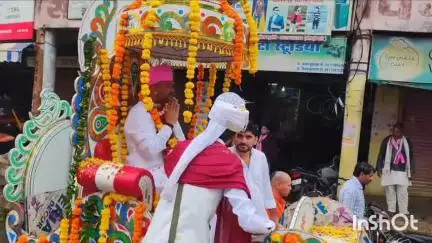 सिवनी मालवा: सिवनीमालवा में संत पुरुषोत्तमदास महाराज की अगुवाई में निकली शोभायात्रा, आवलीघाट पर होगा चातुर्मास सत्संग