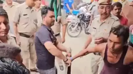 करनाल: करण गेट कमेटी चौक पर नगर निगम की टीम ने अवैध अतिक्रमण पर की कार्रवाई, सामान ज़ब्त