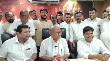 तुळजापूर: केंद्रातील सरकार हे उद्योगपती धार्जिने; तुळजापूर येथे बोलताना मध्य प्रदेशचे माजी मुख्यमंत्री दिग्विजय सिंह यांची टीका