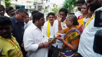 ఒంగోలు నగరంలోని 47, 48 డివిజన్ లలో సుపరిపాలన తొలి అడుగు కార్యక్రమంలో పాల్గొన్న ఎమ్మెల్యే