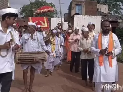 ಹುಮ್ನಾಬಾದ್: ಆಷಾಢ ಏಕದಶಿ ಹಿನ್ನೆಲೆಯಲ್ಲಿ ತಾಲೂಕಿನ ಘಾಟಬೋರಾಳದಲ್ಲಿ ಶ್ರದ್ಧಾ ಭಕ್ತಿಯ ದಿಂಡಿ ಉತ್ಸವ