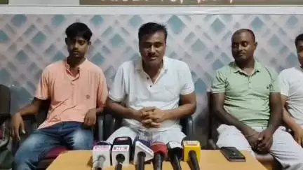 ধুবুৰী ভাগ: গৌৰীপুৰত উচ্ছেদৰ বিৰোধিতাৰে বিধায়ক নিজানুৰ ৰহমানৰ সংবাদমেল