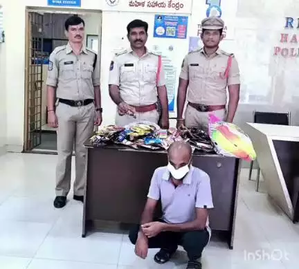 హనుమకొండ పోలీసులు నిషేధిత పొగాకు ఉత్పత్తులు పట్టుకున్నారు నయీం నగర్ కు  చెందిన ఓ వ్యక్తిని పట్టుకున్నారు పోలీసులు