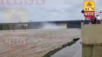 *ब्रेकिंग न्यूज जबलपुर*

* जबलपुर के कैचमेंट में हो रही लगातार बारिश के चलते बरगी बांध के 9 गेट खोले गए

* 1.33 मीटर तक खोले गए गेट