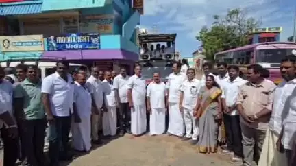 கிள்ளியூர்: குறும்பனையில் வாக்காளர்களை சந்தித்து நன்றி தெரிவித்த MP விஜய் வசந்த்
