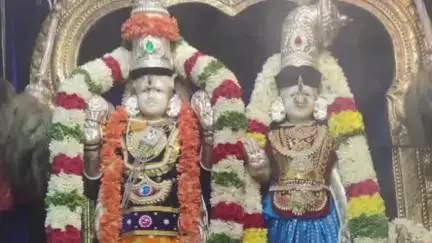 కడప: ఆషాడ తొలి ఏకాదశి పర్వదినాన్ని పురస్కరించుకొని కడప నగరంలో అతి ప్రాచీనమైన వైష్ణవ ఆలయంలో పూజలు