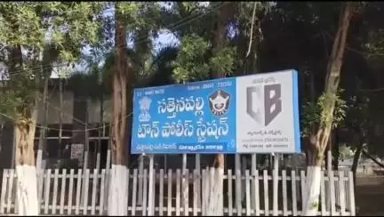 జగన్ రెంటపాళ్ల పర్యటనలో పలువురిపై కేసులు నమోదు చేసిన సందర్భంలో విచారణకు హాజరైన వైసీపీ నేతలు