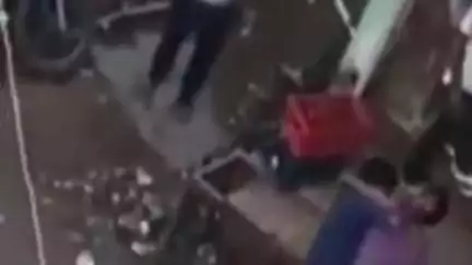 नूह: फिरोजपुर झिरका के चोपड़ा बाजार में युवक की लाठी-डंडों से पिटाई, वीडियो वायरल