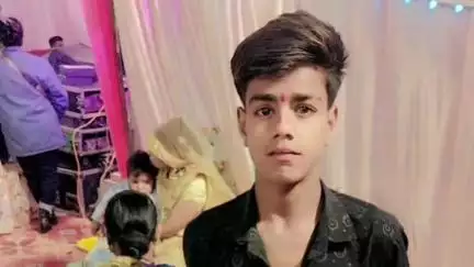 उन्नाव: उन्नाव थाना अजगैन क्षेत्र के कानपुर-लखनऊ हाइवे पर सड़क पार करते समय किशोर को डंपर ने मारी टक्कर, किशोर की हुई मौत