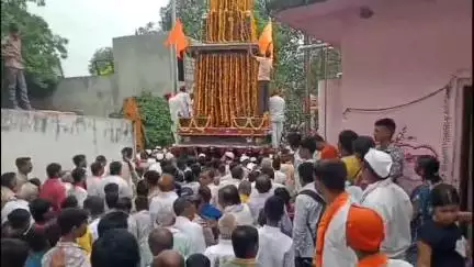 जळगाव: पिंप्राळा परिसरात आषाढी एकादशीचा उत्साह:'विठूराया आणि ज्ञानोबा माऊली' च्या गजरात विठ्ठल रथोत्सवाला जल्लोषात प्रारंभ