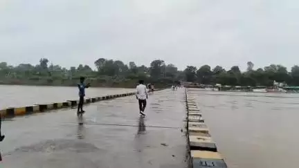 नरसिंहपुर: नर्मदा नदी खतरे के निशान से ऊपर, बाढ़ का खतरा, निचले इलाकों को कराया गया खाली