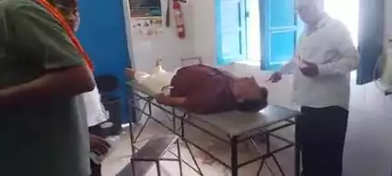 कुचायकोट: थाना के करमैनी ओवरब्रिज के पास अज्ञात वाहन की टक्कर से मोटरसाइकिल सवार दो लोग घायल, अस्पताल में भर्ती