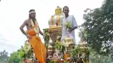 তেহট্ট ১: তেহট্ট নিমতলার বাজারের নিকট উল্টো রথ দেখতে গিয়ে চুরি হয়ে গেল বৃদ্ধার গলার সোনার চেন, আতঙ্কে বৃদ্ধার পরিবার