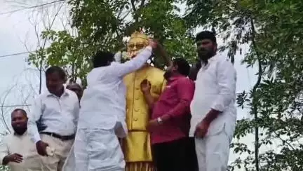 జనగాం: బాబు జగ్జీవన్ రామ్ వర్ధంతి వేడుకల్లో పాల్గొన్న మాజీ MLA రాజయ్య,ఆయన చిత్రపటానికి పూలమాలలు వేసి నివాళులర్పించిన రాజయ్య