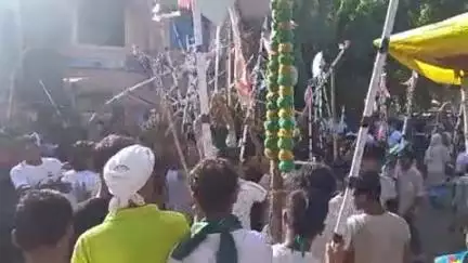 फुलवरिया: बथुआ बाजार में मुहर्रम पर्व पर निकला ताजिया जुलूस, चप्पे-चप्पे पर पुलिस तैनात, ड्रोन से निगरानी