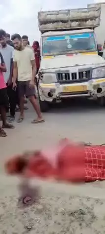 रिविलगंज: रिवील गंज में सड़क हादसे में युवक की मौत, एक घायल पटना रेफर, पिकअप छोड़कर चालक फरार