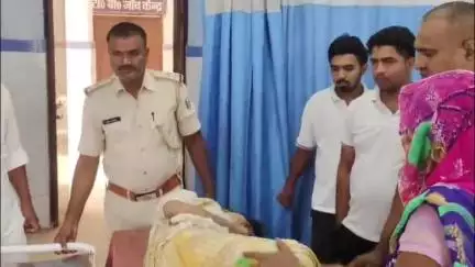 बक्सर: वीर कुंवर सिंह सेतु से महिला ने गंगा नदी में लगाई छलांग, पुलिसकर्मी और नाविकों ने सुरक्षित बाहर निकाला