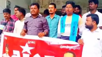 పట్టణంలో కీర్తన స్కూల్ బస్సు కిందపడి హరిప్రియ అనే బాలిక మృతి చెందిన ఘటనపై విద్యార్థి సంఘం నాయకుల ఆగ్రహం