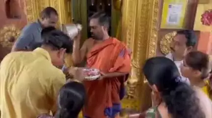 నిర్మల్: హిందువుల తొలి పండుగ తొలి ఏకాదశి పురస్కరించుకుని జిల్లా కేంద్రంలోని శ్రీ లక్ష్మీ వెంకటేశ్వర స్వామి ఆలయంలో భక్తుల పూజలు