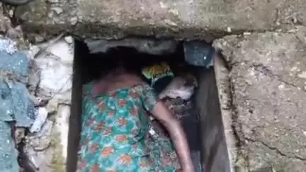 लोहरदगा: सदर अस्पताल परिसर की नाली से अज्ञात महिला का शव बरामद, पुलिस जांच में जुटी