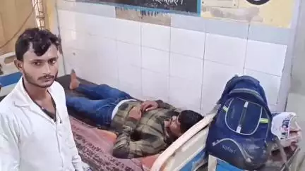 एटा: नोएडा से लौट रहे युवक को जहर खुरानियों का शिकार, जेब में रखे ₹15000 का मोबाइल फोन गायब मिला अलीगंज रोड बाईपास पुल के नीचे