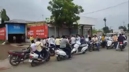 धुळे: आषाढी एकादशीलाही धुळ्यात वाडी भोकर रोड आणि नकाने रोड परिसरात मास विक्रीची दुकाने सुरू, नागरिकांच्या संताप