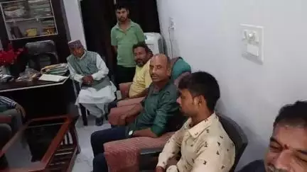 neeraj duwedi ji futpat vyapari adhyachha ke niwash me futpat vyapariyo ki baithak
