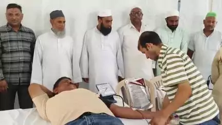 नाहन: मोहर्रम के अवसर पर अंजुमन इस्लामिया की ओर से मस्जिद में आयोजित किया गया रक्तदान शिविर