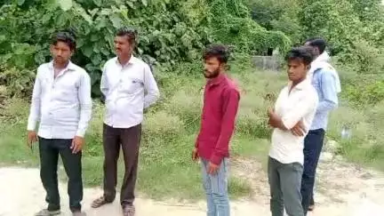 लखीमपुर: श्रीनगर में दिल्ली से मजदूरी करके लौटे युवक ने अज्ञात कारणों से जहरीला पदार्थ खाकर की आत्महत्या, मचा कोहराम