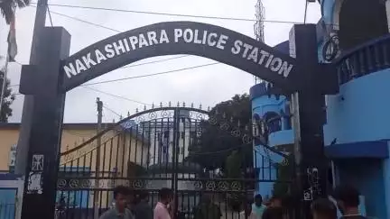নাকাশিপাড়া: বাদবিল্লগ্রামে এক গৃহবধূকে গোপন স্থানে আটকে রাখার অভিযোগে এক যুবককে গ্রেপ্তার করে আদালতে পাঠালো নাকাশিপাড়া পুলিশ