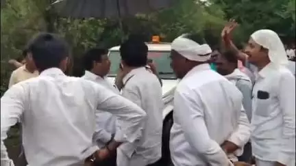 परळी: शक्तीपीठ महामार्गाच्या भूसंपादन प्रक्रियेला परळी येथील शेतकऱ्यांनी तीव्र विरोध करत प्रक्रिया थांबवली