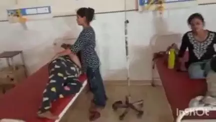धौलपुर: पुरानी गांव में दो कारों के बीच आमने-सामने भिड़ंत