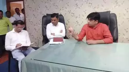 तिरोडा: भूमिगत गटार योजनेबाबत नगरपरिषद कार्यालयात आमदार विजय रहांगडाले यांच्या प्रमुख उपस्थितीत बैठक संपन्न