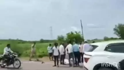 सांगोला: महूद-पंढरपूर रस्त्यावर न्यू सातारा कॉलेजसमोर अपघात; आमदार बाबासाहेब देशमुख यांची माहिती