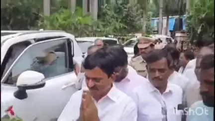 కొత్తగూడెం: సింగరేణి నిర్వాసితులకు పట్టాలు, ఇందిరమ్మ ఇండ్ల మంజూరు పత్రాలు కొత్తగూడెం క్లబ్ లో అందజేసిన మంత్రి పొంగులేటి