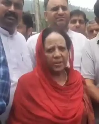 करसोग: करसोग में आपदा पीड़ितों का दौरा किया प्रदेश कांग्रेस अध्यक्ष व पूर्व एमपी मंडी प्रतिभा सिंह ने