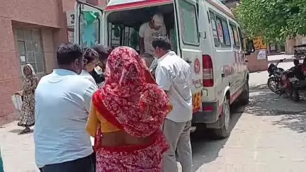 एटा: हाईवे पर गांव रतिभानपुर के समीप रोडवेज बस और ऑटो की भीषण भिड़ंत में किशोरी सहित दंपति गंभीर घायल, एटा मेडिकल में भर्ती