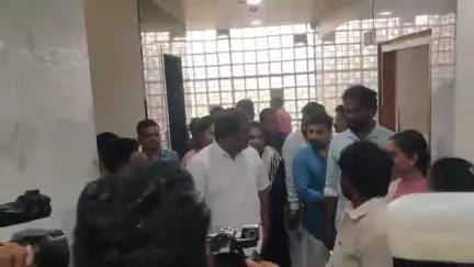 విశాఖపట్నం: *విశాఖపట్నం కలెక్టరేట్ కార్యాలయం సమీపంలో ఓ హాస్పిటల్ ను ప్రారంభించిన VMRDA చైర్మన్ ఎం.వి.ప్రణవ్ గోపాల్