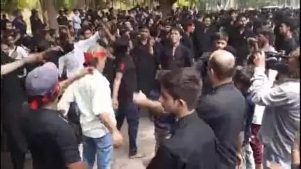 कोल: शहर में शिया समुदाय ने मातम के बीच निकाला मोहर्रम का जुलूस, भारी पुलिस बल रहा तैनात