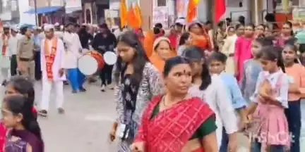 कुक्षी: गुरु पूर्णिमा पर्व पर श्री साई सेवा समिति ने कुक्षी नगर में निकाली शोभायात्रा, 10 जुलाई को भंडारे का होगा आयोजन