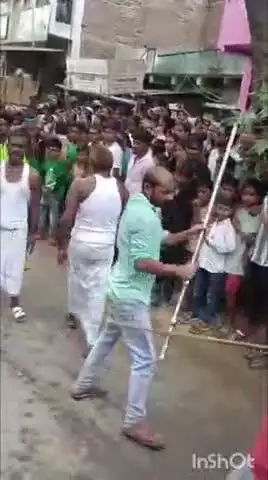 महुआ: महुआ में मोहर्रम पर लोगों ने ताजिया के साथ दिखाए करतब, बच्चे भी थे उत्साहित