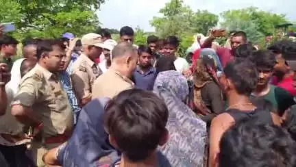 कालपी: कालपी में सोहरापुर मार्ग पर कार की टक्कर से बाइक सवार किशोर की हुई मौत, 3 लोग हुए घायल
