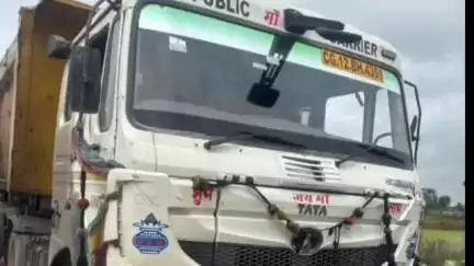 जांजगीर: जिले में लापरवाही से सड़क पर खड़े 5 ट्रेलर जब्त, चालक को गिरफ्तार किया गया, हाईवे पेट्रोलिंग की सख्त कार्रवाई