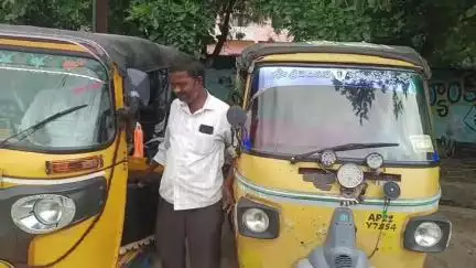 నారాయణపేట్: ఉచిత బస్సు సౌకర్యంతో తమ జీవనోపాధికి ఇబ్బంది అవుతుందని, పెన్షన్ సౌకర్యం కల్పించాలని జిల్లా ఆటో కార్మికులు వినతి #localissue