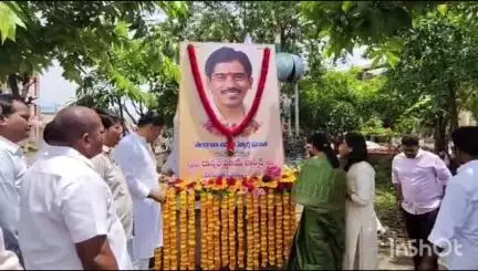 నగరంలో మాజీ మంత్రి ప్రణయ్ భాస్కర్ వర్ధంతి జయంతి వేడుకలు ఘనంగా నిర్వహించారు