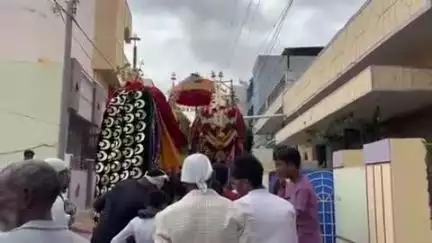 గుంతకల్లు: గుంతకల్ మోహరం వేడుకల్లో అపశృతి: పీర్ల ను ఎత్తుకొని ఊరేగిస్తూ కుప్పకూలి కిందపడి ఖయ్యూం భాష అనే వ్యక్తి మృతి