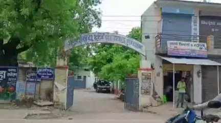 हमीरपुर: खण्डेह की महिला प्रधान ने सचिव की मनमानी की शिकायत DM से की
