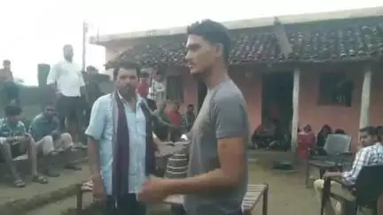 कवर्धा: ग्राम सैगोनाडीह में एक युवक शराब के नशे में गांव वालों के साथ कर रहा था विवाद, सरपंच और पंच ने कराया मामला शांत